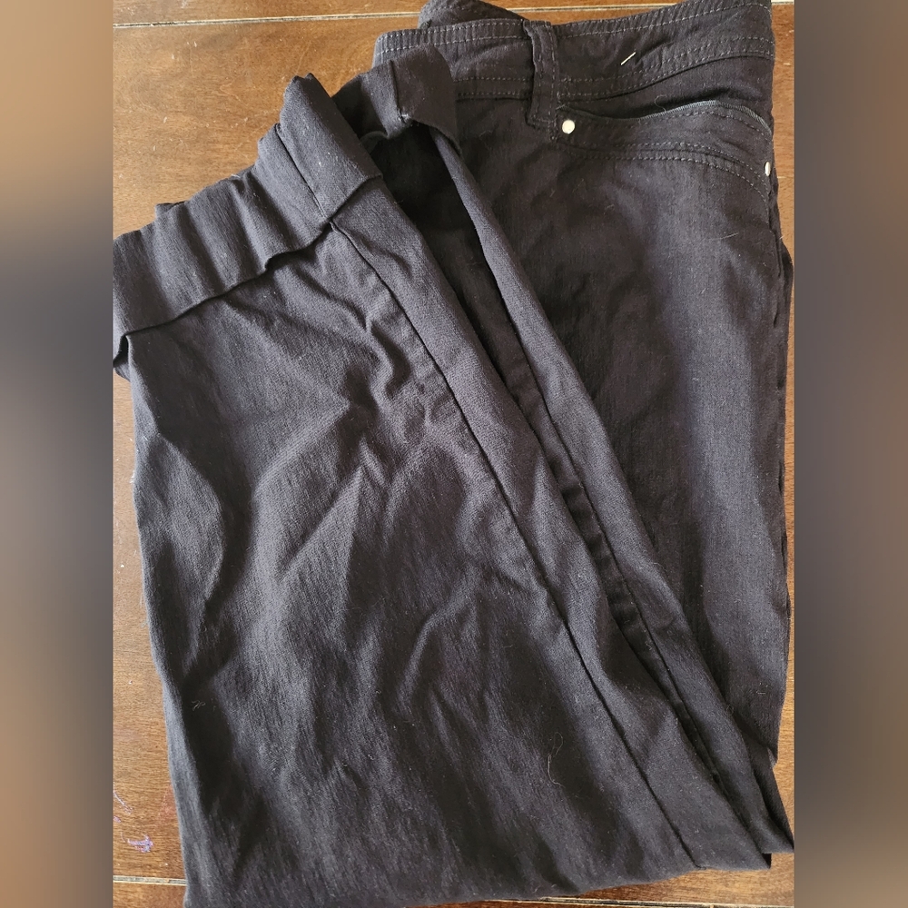 Zac & Rachel Women's Black Chino Capris